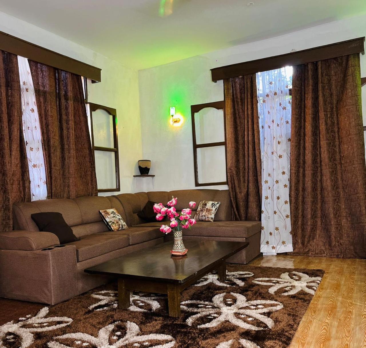 Akogo House - Bnb , Hostel, Backpackers & Volunteer Center 몸바사 외부 사진
