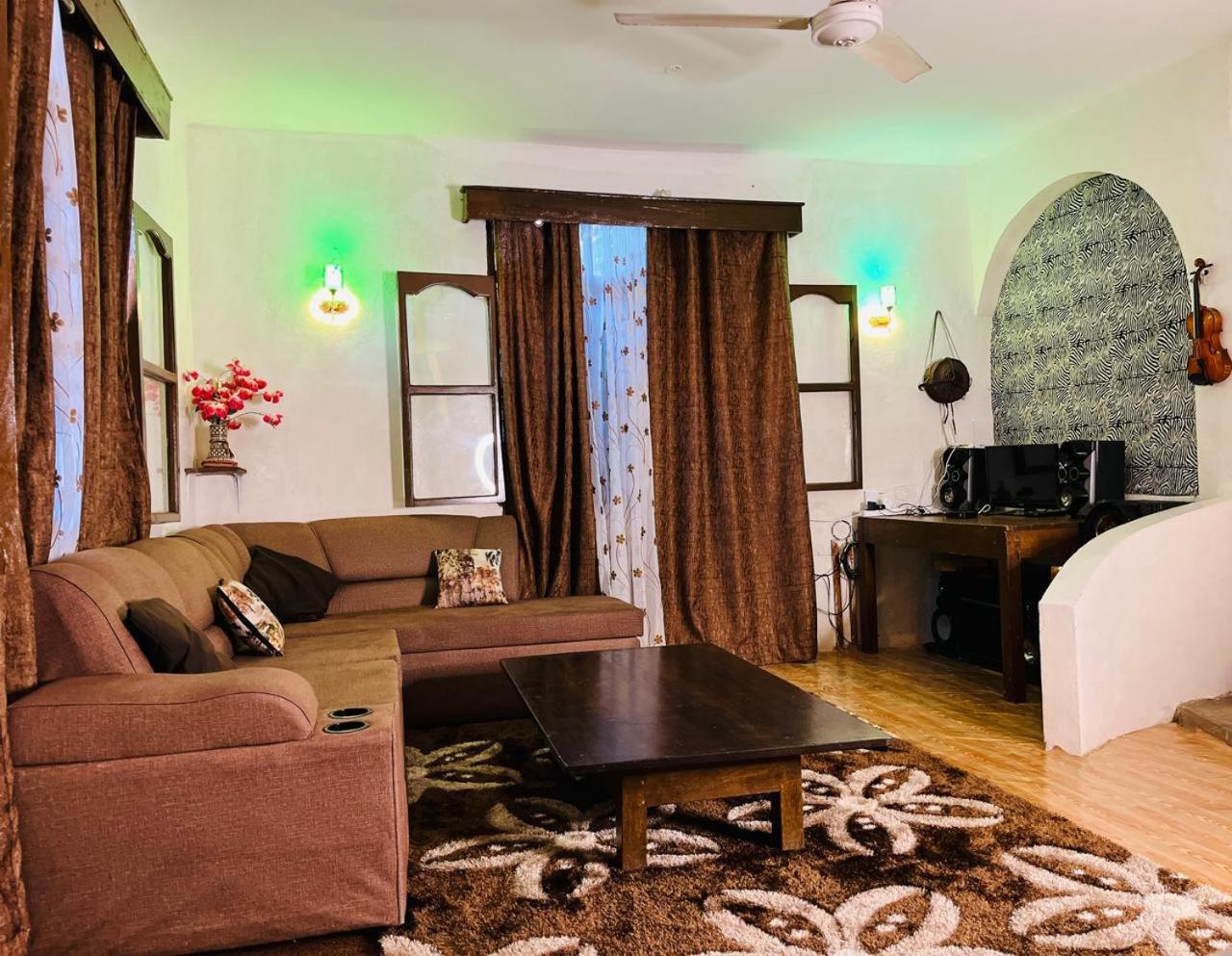 Akogo House - Bnb , Hostel, Backpackers & Volunteer Center 몸바사 외부 사진