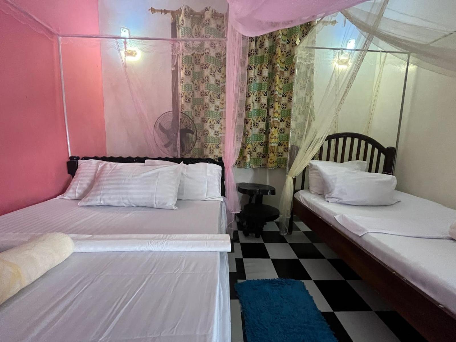 Akogo House - Bnb , Hostel, Backpackers & Volunteer Center 몸바사 외부 사진