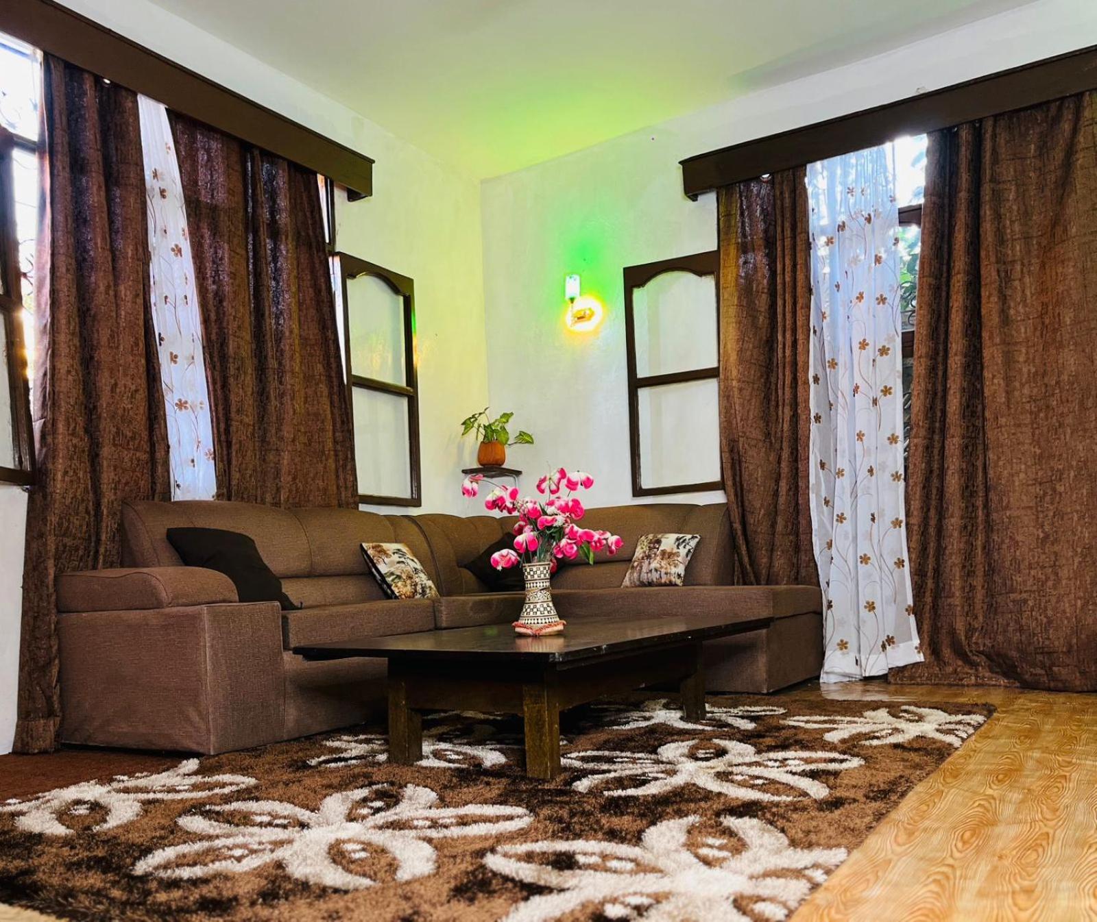 Akogo House - Bnb , Hostel, Backpackers & Volunteer Center 몸바사 외부 사진