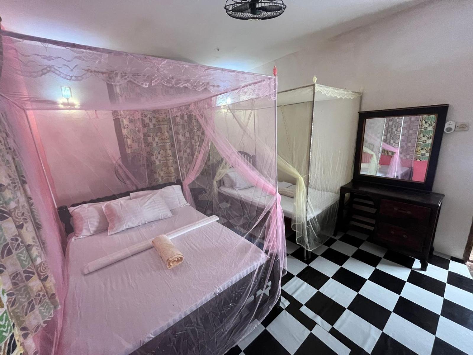 Akogo House - Bnb , Hostel, Backpackers & Volunteer Center 몸바사 외부 사진