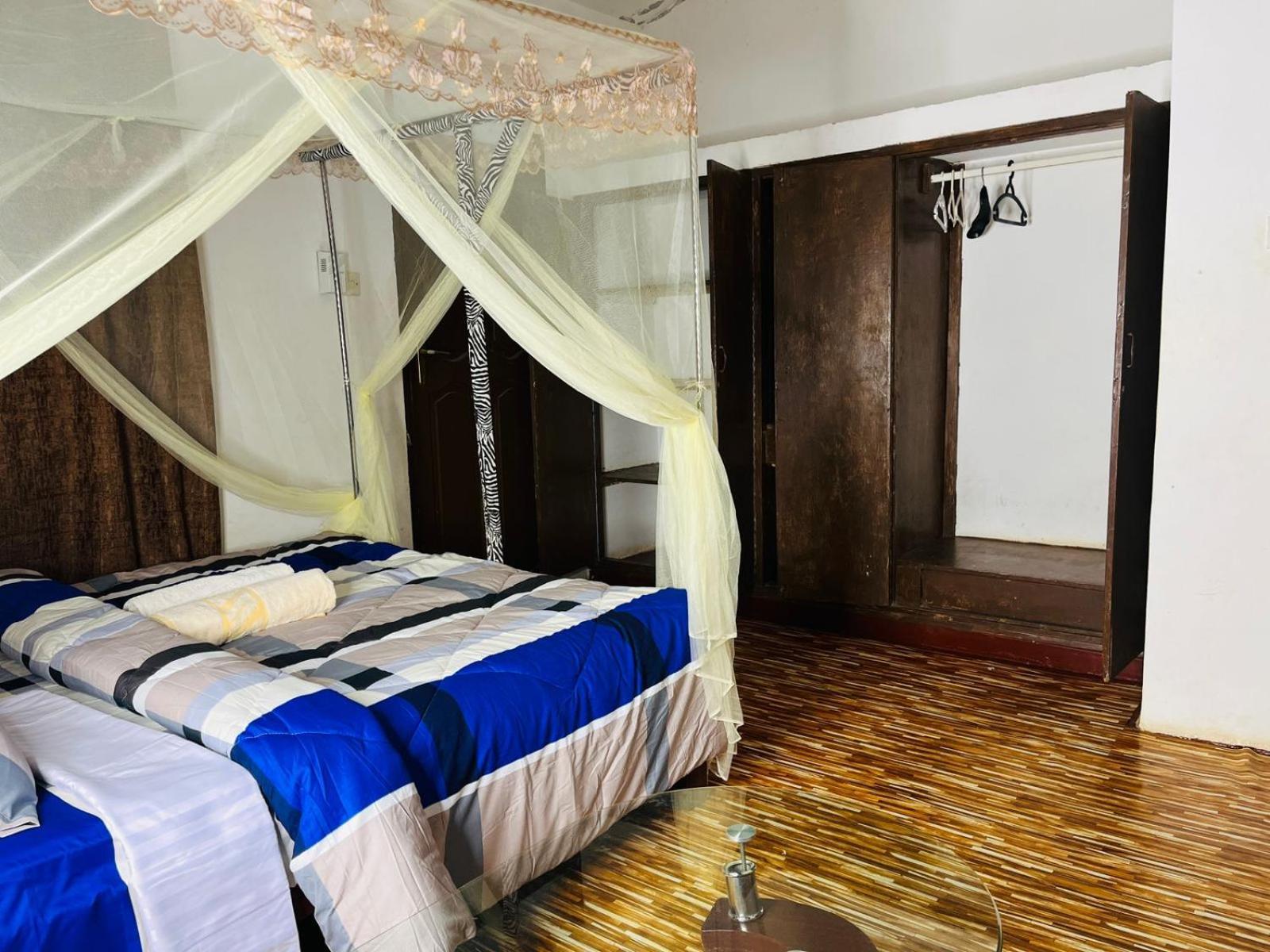 Akogo House - Bnb , Hostel, Backpackers & Volunteer Center 몸바사 외부 사진