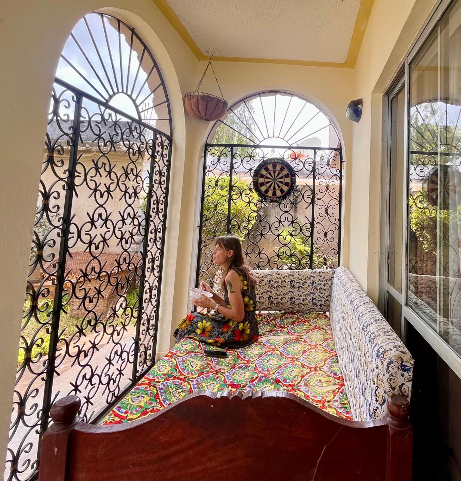 Akogo House - Bnb , Hostel, Backpackers & Volunteer Center 몸바사 외부 사진