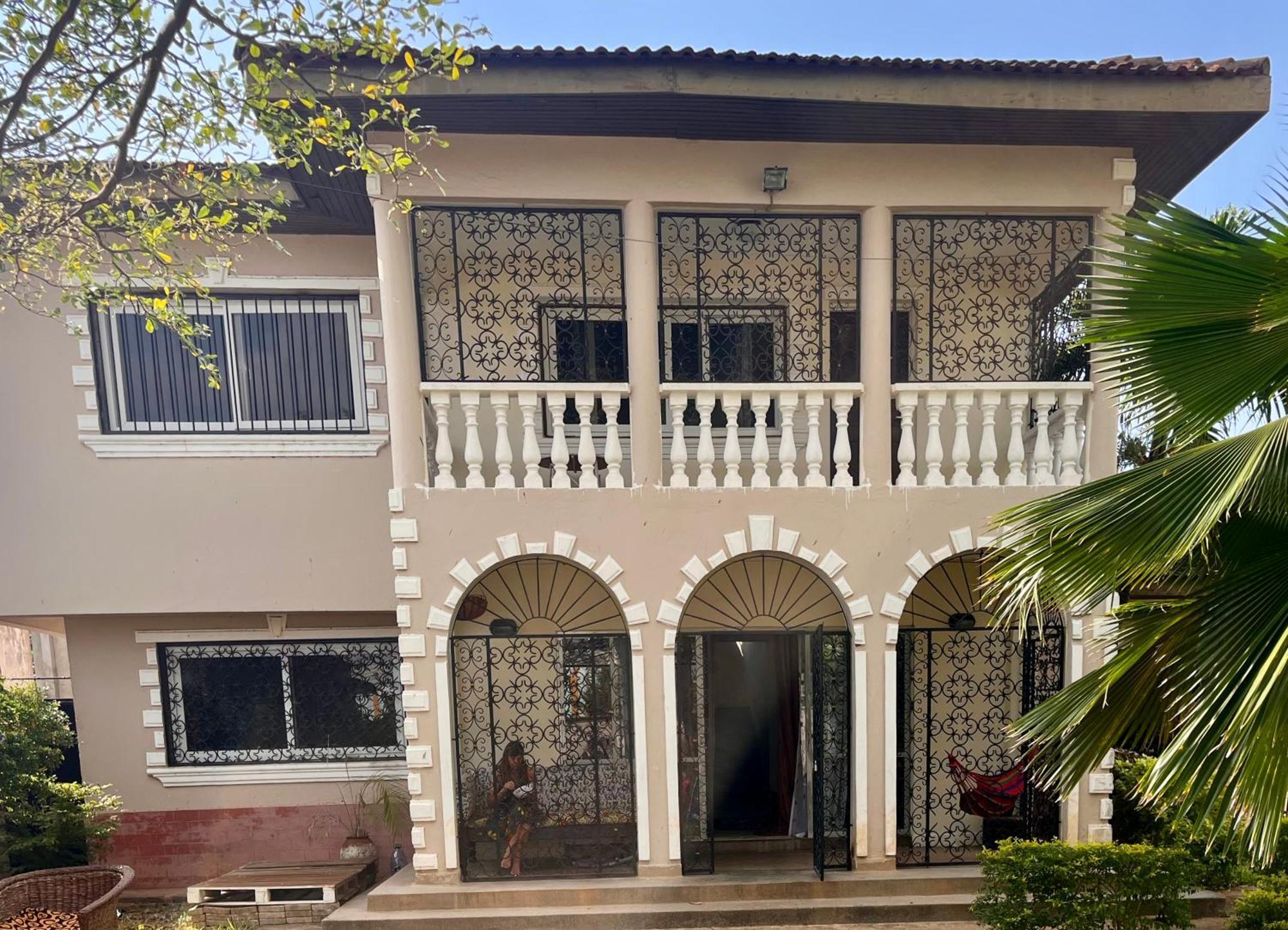 Akogo House - Bnb , Hostel, Backpackers & Volunteer Center 몸바사 외부 사진