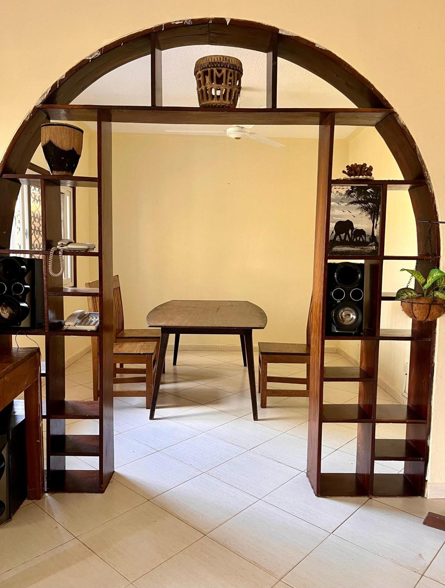 Akogo House - Bnb , Hostel, Backpackers & Volunteer Center 몸바사 외부 사진