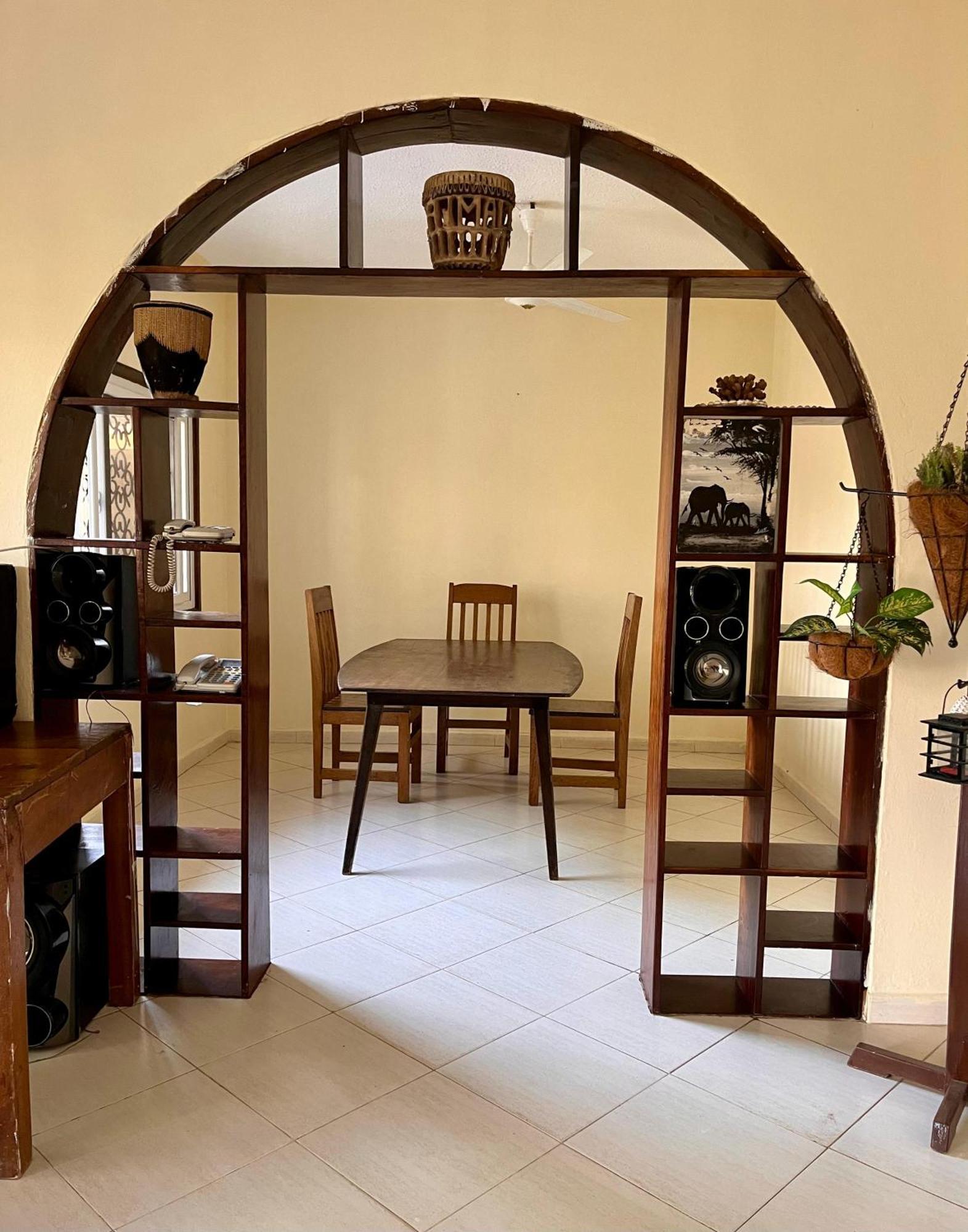 Akogo House - Bnb , Hostel, Backpackers & Volunteer Center 몸바사 외부 사진