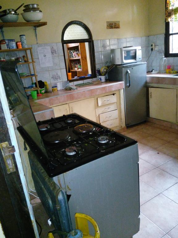 Akogo House - Bnb , Hostel, Backpackers & Volunteer Center 몸바사 외부 사진