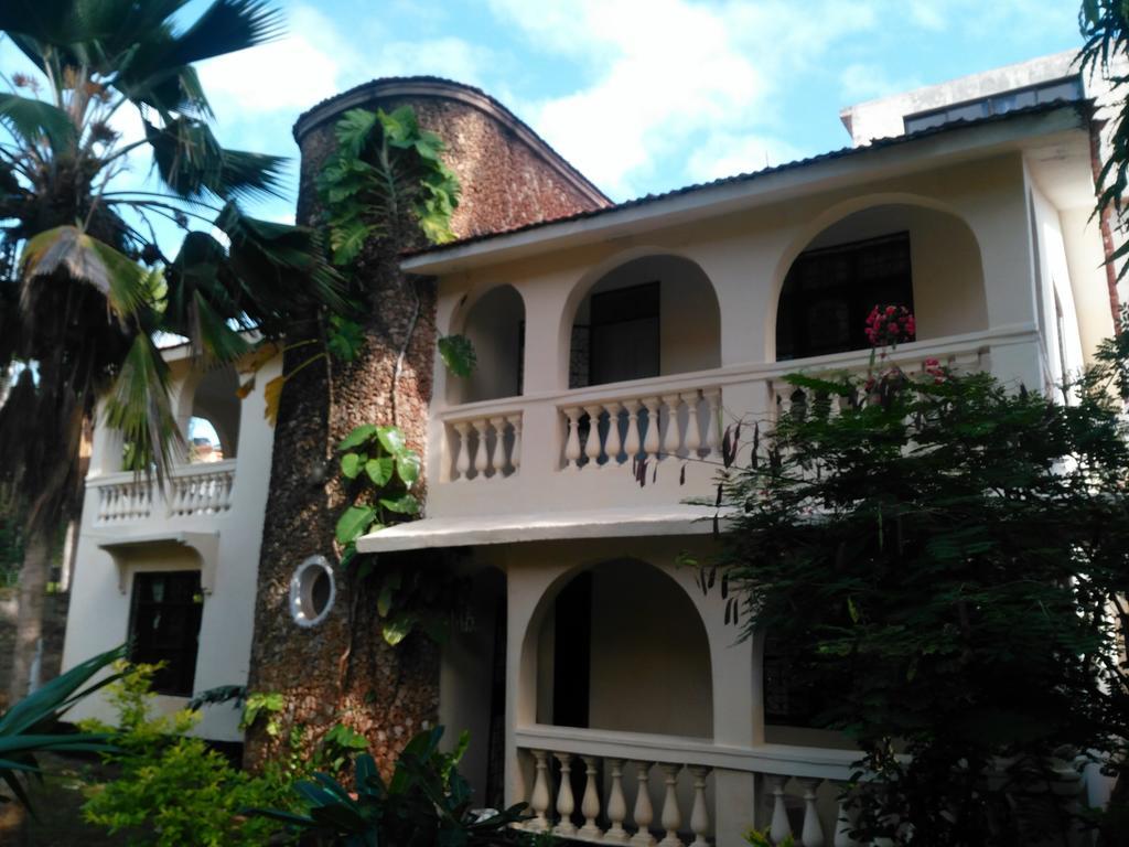 Akogo House - Bnb , Hostel, Backpackers & Volunteer Center 몸바사 외부 사진