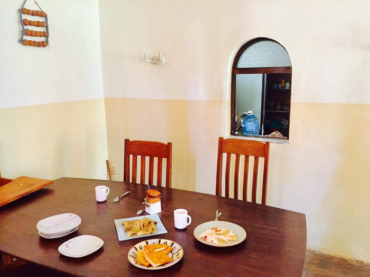 Akogo House - Bnb , Hostel, Backpackers & Volunteer Center 몸바사 외부 사진