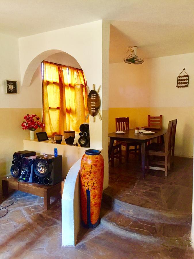 Akogo House - Bnb , Hostel, Backpackers & Volunteer Center 몸바사 외부 사진